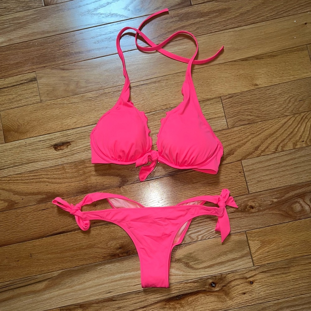 Victoria’s Secret bikini